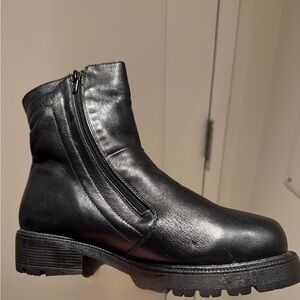 Sleek Iglu Leather Ankle Boots — Brand New, Men’s 9